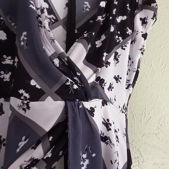 Soho new york&company jeans, floral dress - Picture 5 of 11